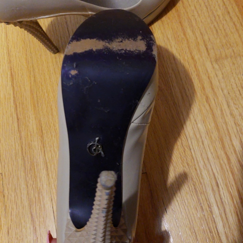 Heels - Picture 3 of 4